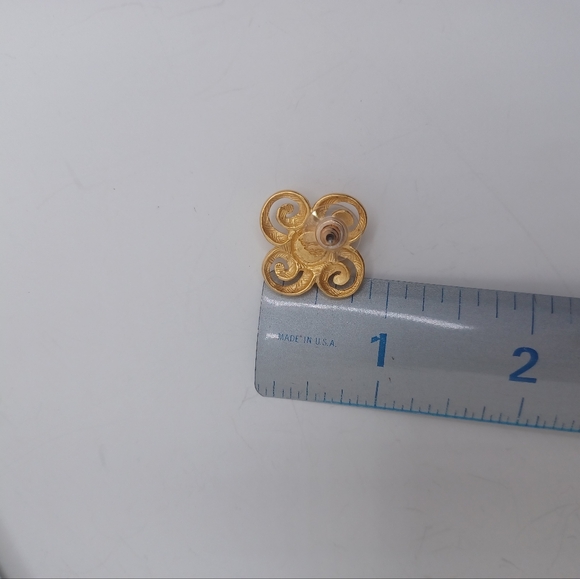 Vintage SG Gold Tone Earrings - Picture 4 of 4